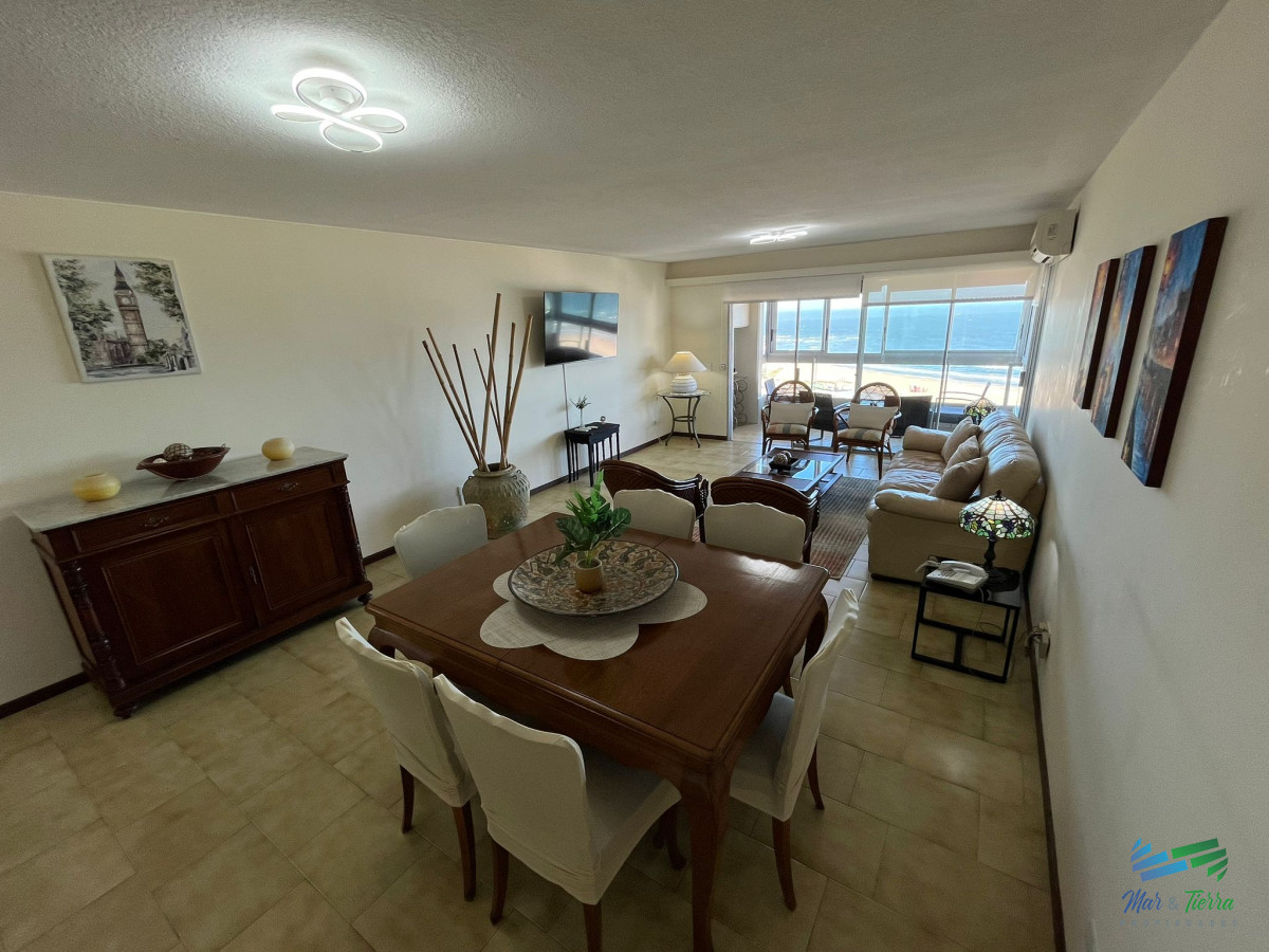 Apartamento ID.5439 - Apartamento en alquiler de 3 dormitorios en Primera Linea de Playa Mansa , Punta del este
