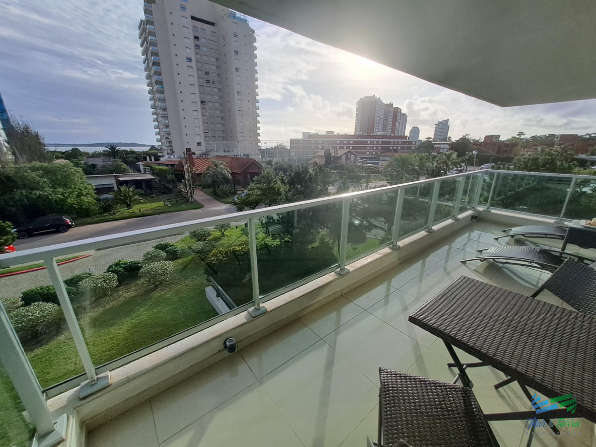 Apartamento ID.5404 - En venta Apartamento en Playa Mansa de 3 Dormitorios con vista playa mansa, Punta del Este