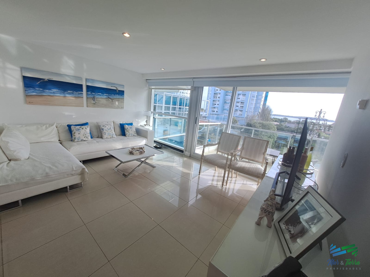 Apartamento ID.5404 - En venta Apartamento en Playa Mansa de 3 Dormitorios con vista playa mansa, Punta del Este