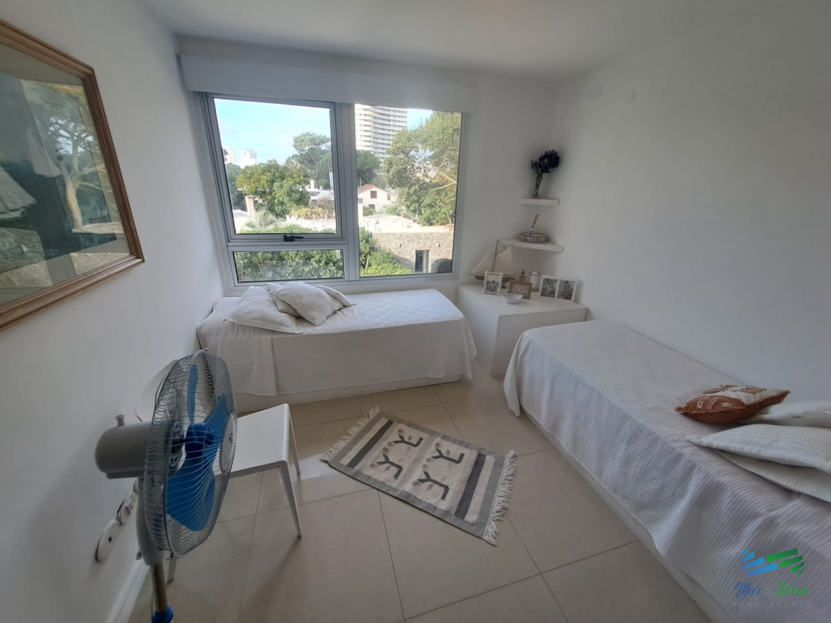 Apartamento ID.5404 - En venta Apartamento en Playa Mansa de 3 Dormitorios con vista playa mansa, Punta del Este