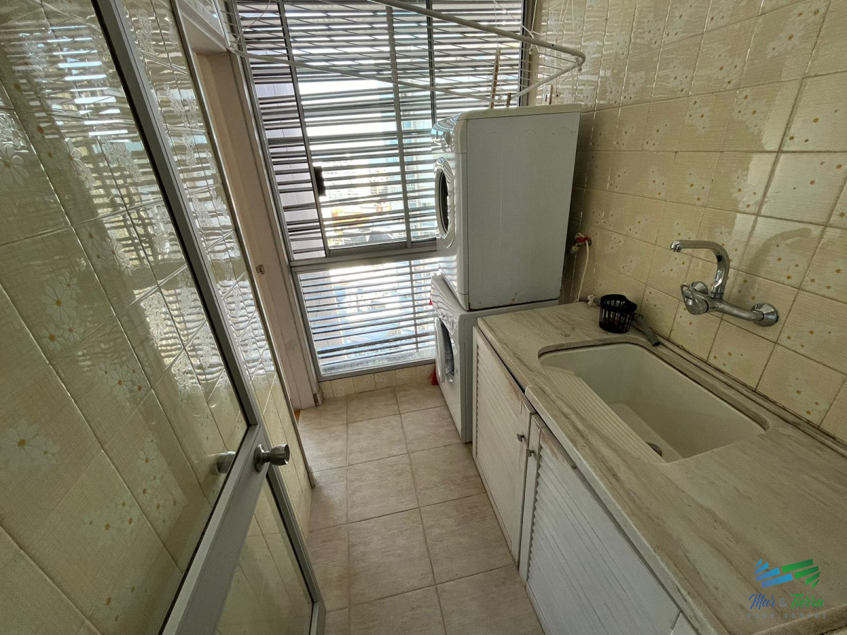 Apartamento ID.5439 - Apartamento en alquiler de 3 dormitorios en Primera Linea de Playa Mansa , Punta del este