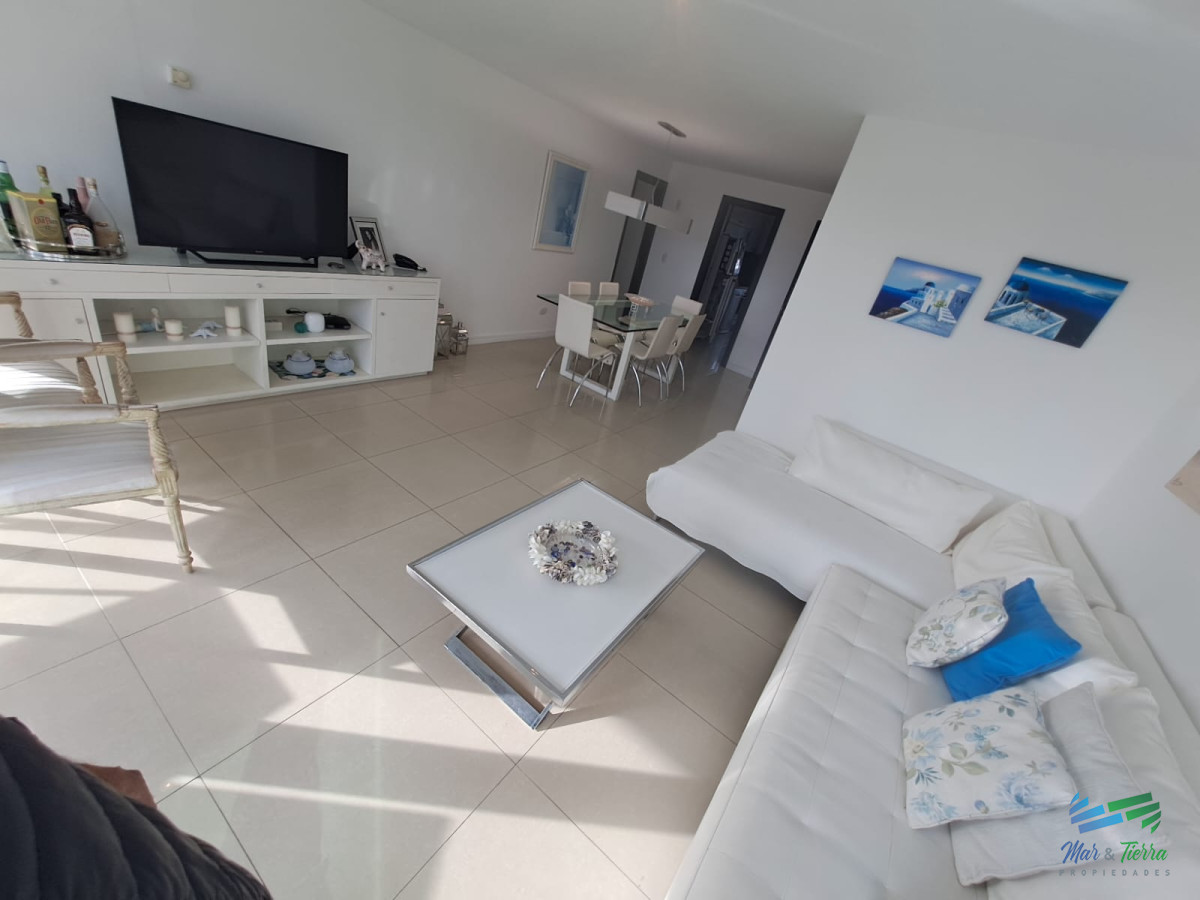 Apartamento ID.5404 - En venta Apartamento en Playa Mansa de 3 Dormitorios con vista playa mansa, Punta del Este