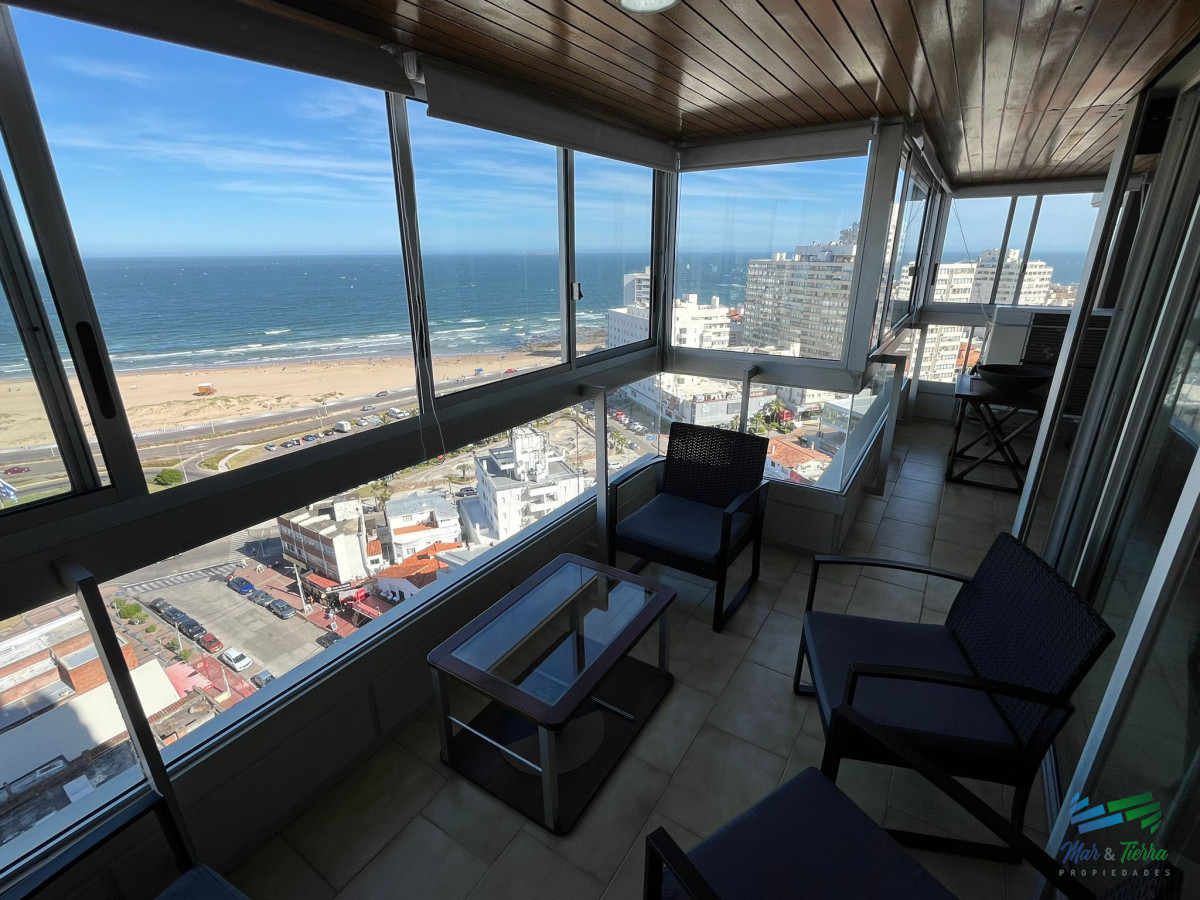 Apartamento ID.5439 - Apartamento en alquiler de 3 dormitorios en Primera Linea de Playa Mansa , Punta del este