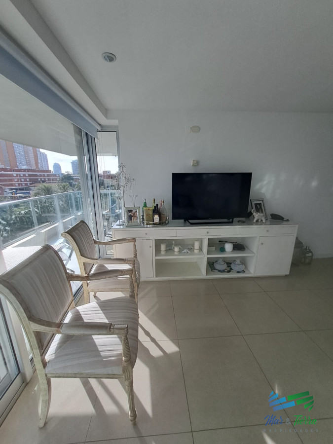 Apartamento ID.5404 - En venta Apartamento en Playa Mansa de 3 Dormitorios con vista playa mansa, Punta del Este