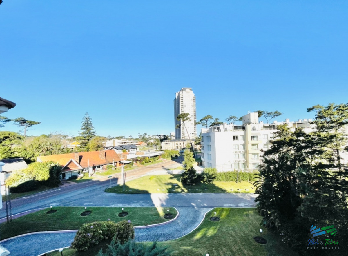 Apartamento ID.5382 - En venta apartamento 3 dormitorios penthouse con parrillero en Mansa - Punta del Este