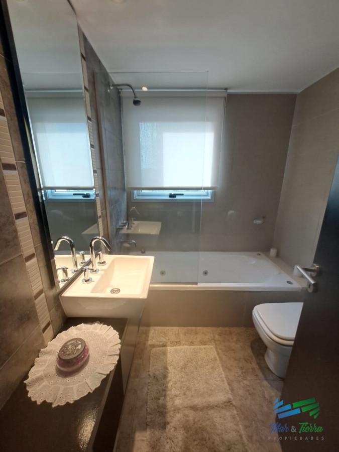 Apartamento ID.5404 - En venta Apartamento en Playa Mansa de 3 Dormitorios con vista playa mansa, Punta del Este