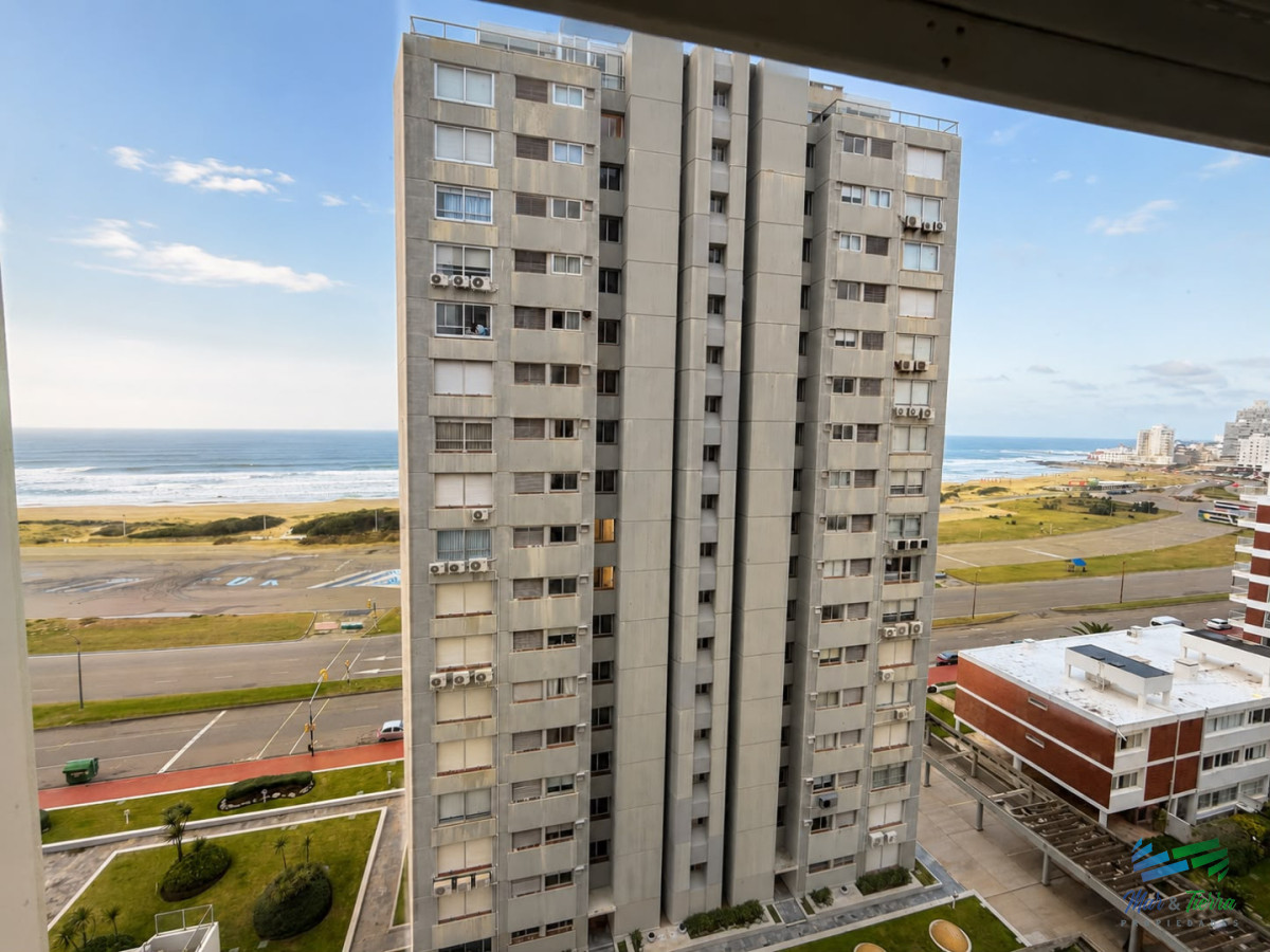 Apartamento ID.5907 - En venta apartamento 1 dormitorio, frente al Mar, excelente vista a la Brava, Punta del Este