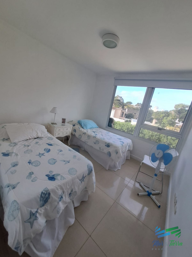 Apartamento ID.5404 - En venta Apartamento en Playa Mansa de 3 Dormitorios con vista playa mansa, Punta del Este