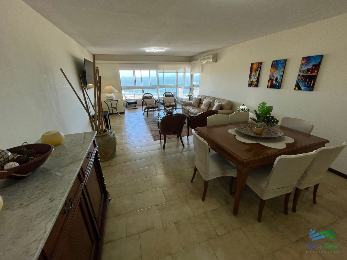 Apartamento ID.5439 - Apartamento en alquiler de 3 dormitorios en Primera Linea de Playa Mansa , Punta del este