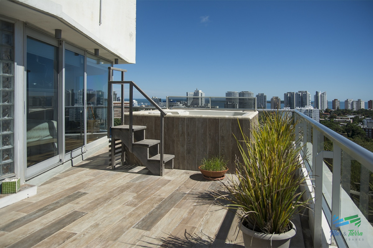 Apartamento ID.5094 - En venta Apartamento de 4 Dormitorios Penthouse en Brava Punta del Este
