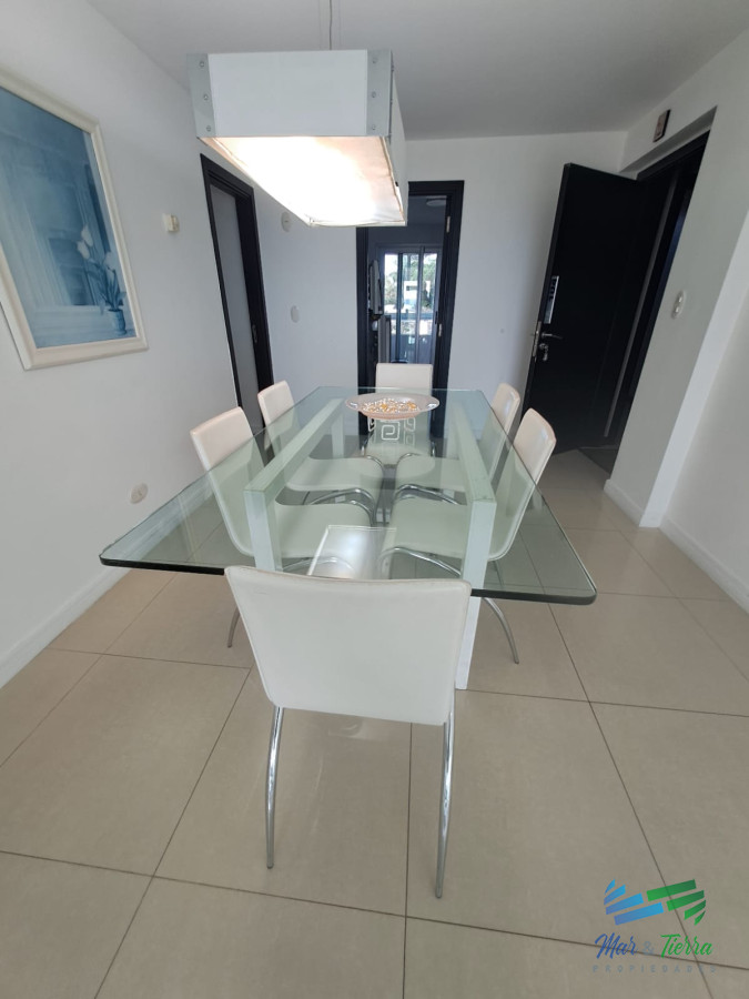 Apartamento ID.5404 - En venta Apartamento en Playa Mansa de 3 Dormitorios con vista playa mansa, Punta del Este