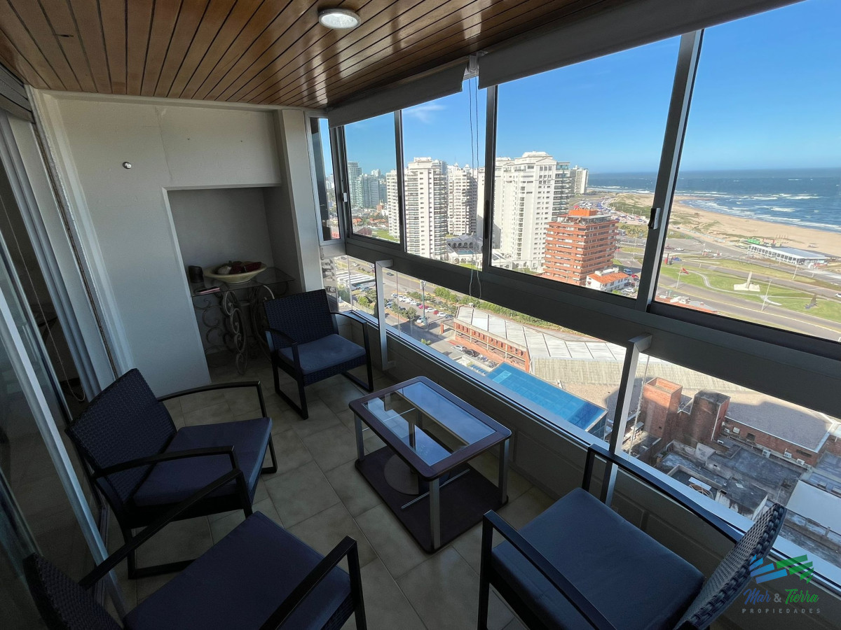 Apartamento ID.5439 - Apartamento en alquiler de 3 dormitorios en Primera Linea de Playa Mansa , Punta del este
