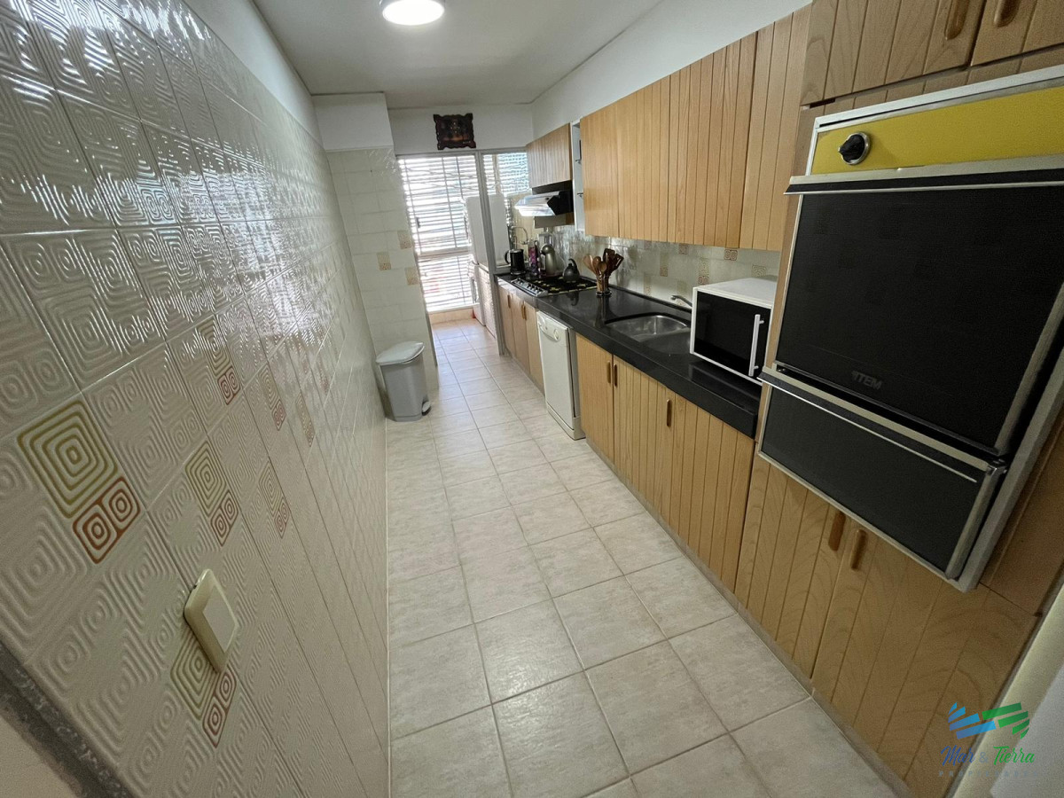 Apartamento ID.5439 - Apartamento en alquiler de 3 dormitorios en Primera Linea de Playa Mansa , Punta del este