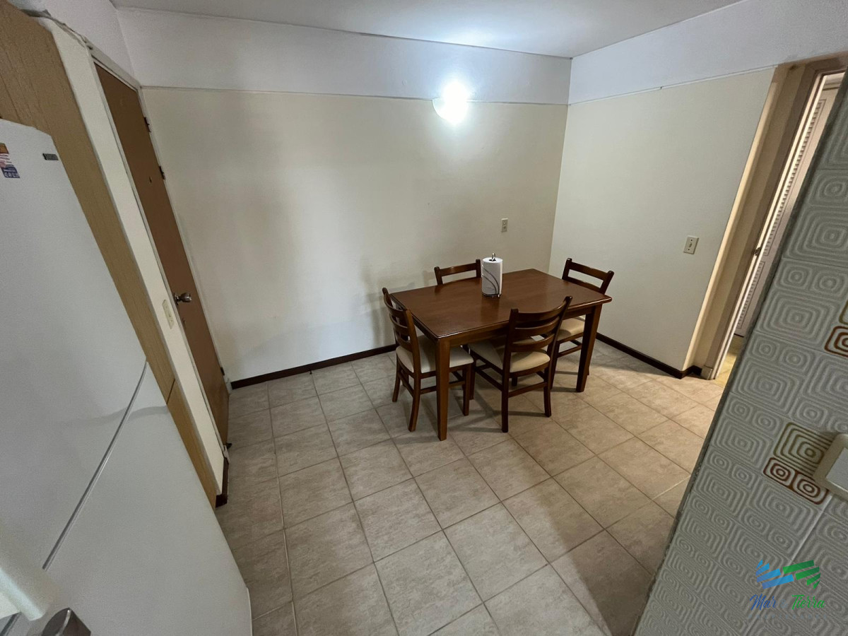 Apartamento ID.5439 - Apartamento en alquiler de 3 dormitorios en Primera Linea de Playa Mansa , Punta del este