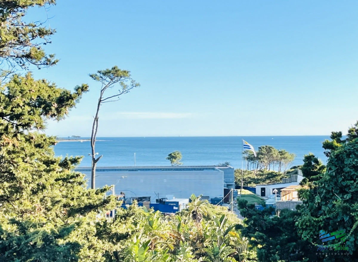 Apartamento ID.5382 - En venta apartamento 3 dormitorios penthouse con parrillero en Mansa - Punta del Este