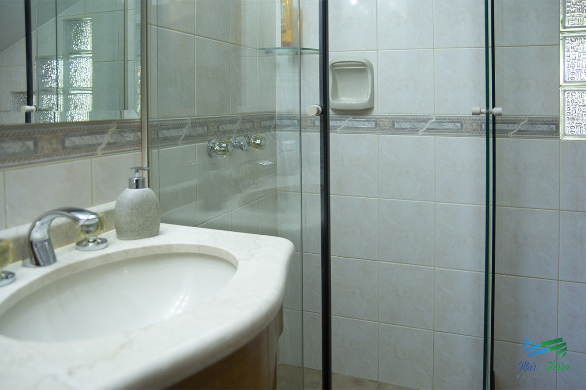 Casa ID.4592 - Venta Hermosa casa de 3 dormitorios en Jardines de Córdoba, Punta del Este con pileta y barbacoa