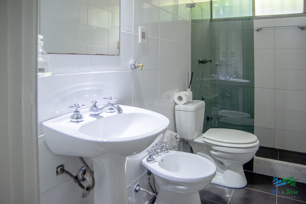 Casa ID.5816 - En venta casa de 5 dormitorios a metros de Playa Mansa, Punta del Este