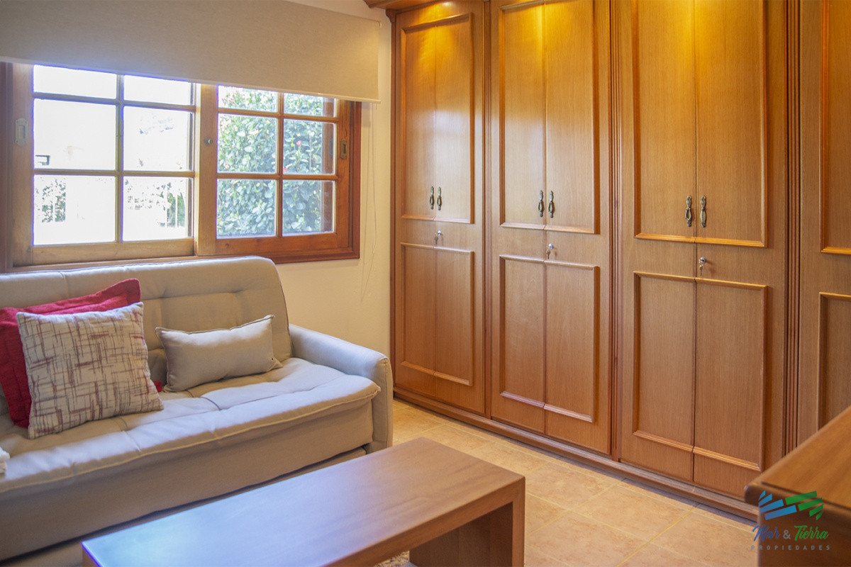 Casa ID.4592 - Venta Hermosa casa de 3 dormitorios en Jardines de Córdoba, Punta del Este con pileta y barbacoa