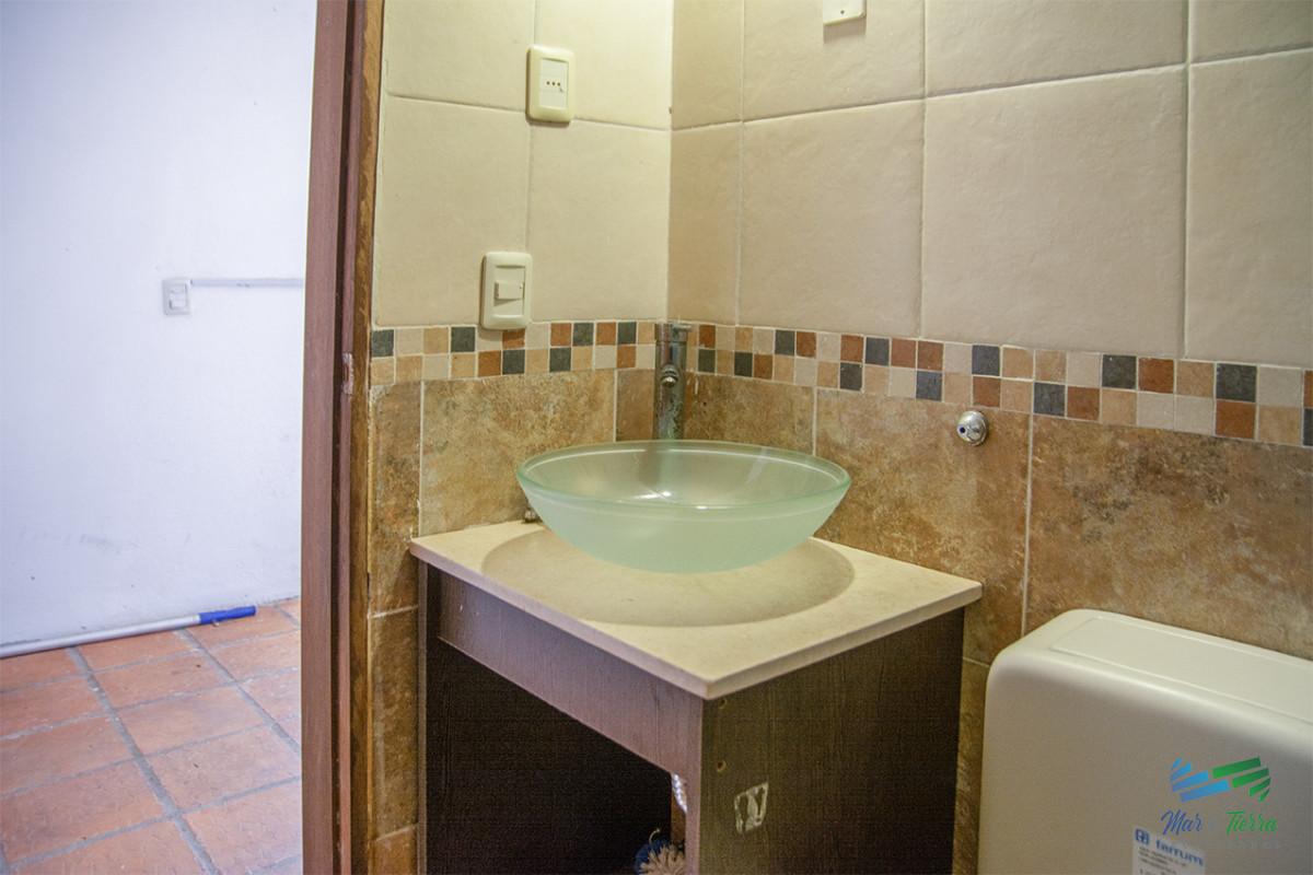 Casa ID.5816 - En venta casa de 5 dormitorios a metros de Playa Mansa, Punta del Este