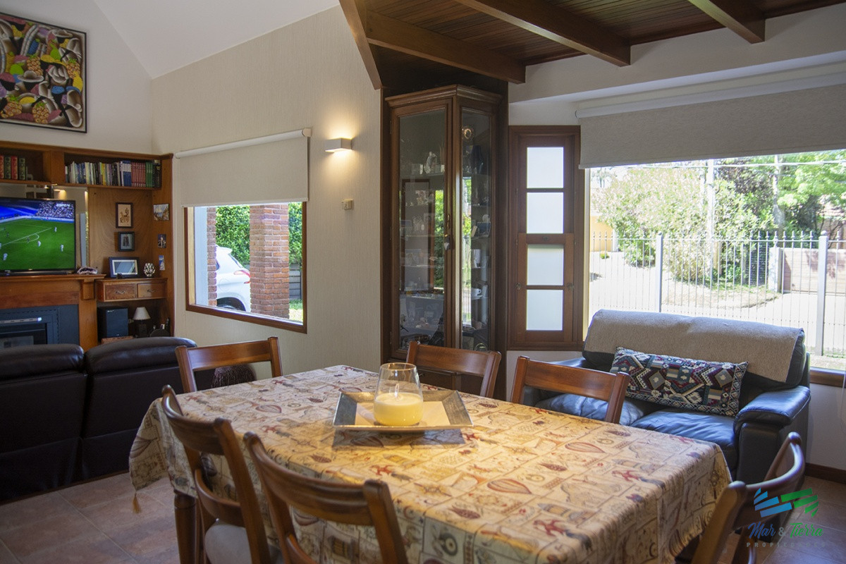 Casa ID.4592 - Venta Hermosa casa de 3 dormitorios en Jardines de Córdoba, Punta del Este con pileta y barbacoa