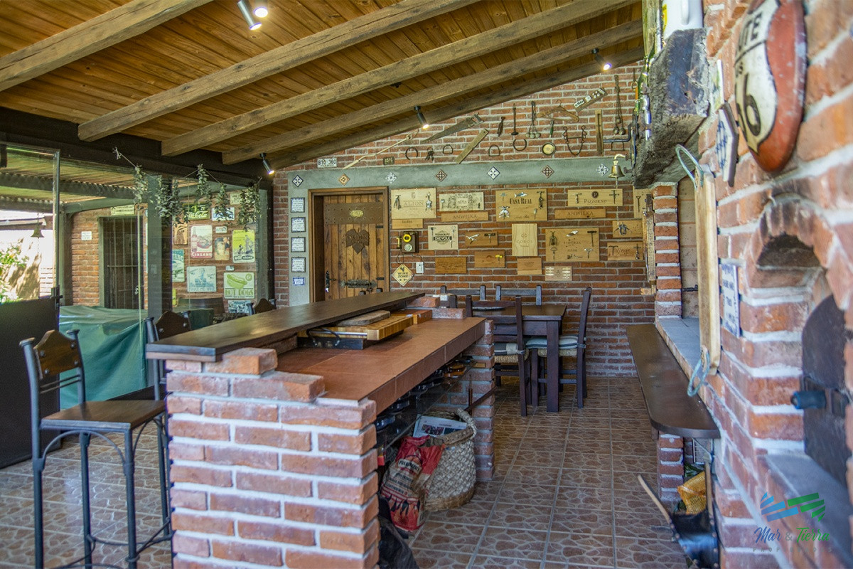 Casa ID.4592 - Venta Hermosa casa de 3 dormitorios en Jardines de Córdoba, Punta del Este con pileta y barbacoa