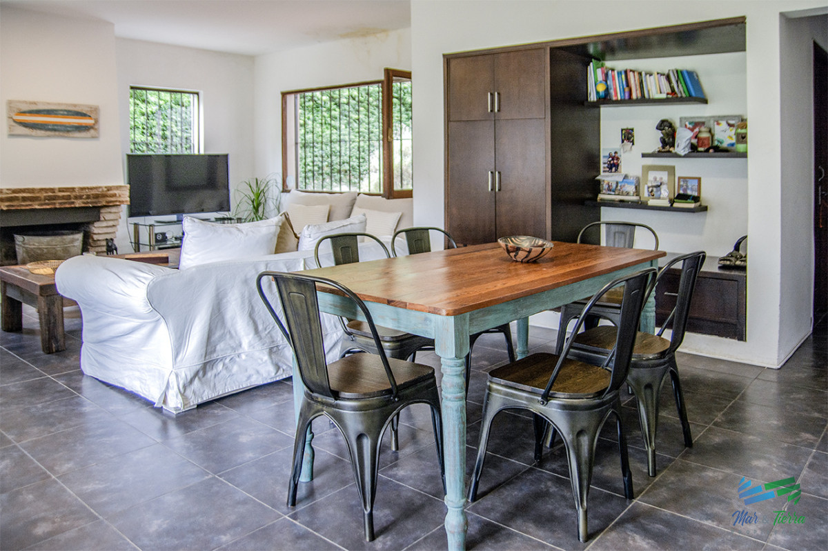 Casa ID.5816 - En venta casa de 5 dormitorios a metros de Playa Mansa, Punta del Este