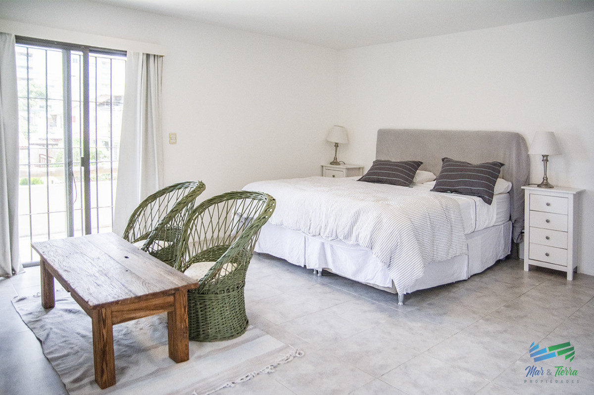 Casa ID.5816 - En venta casa de 5 dormitorios a metros de Playa Mansa, Punta del Este
