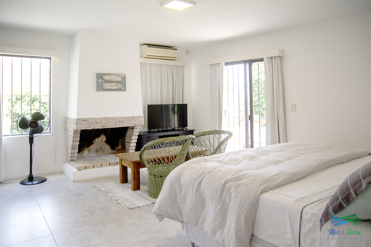 Casa ID.5816 - En venta casa de 5 dormitorios a metros de Playa Mansa, Punta del Este