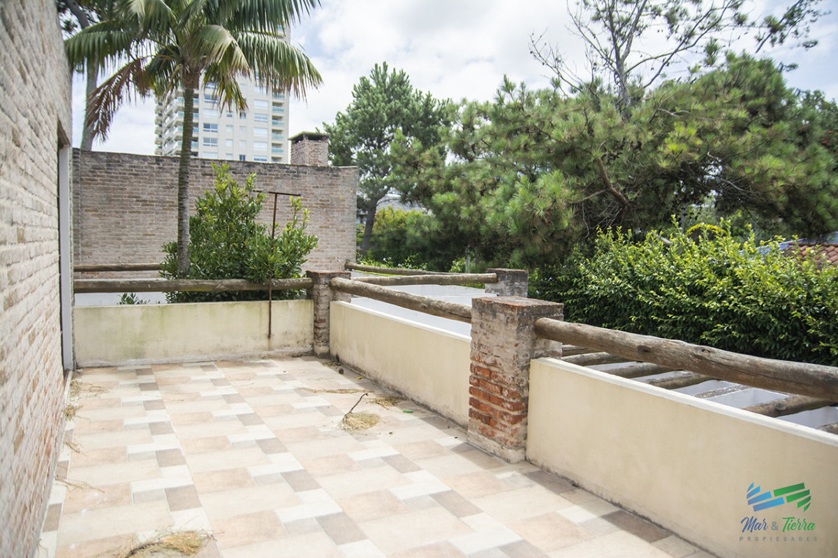 Casa ID.5816 - En venta casa de 5 dormitorios a metros de Playa Mansa, Punta del Este