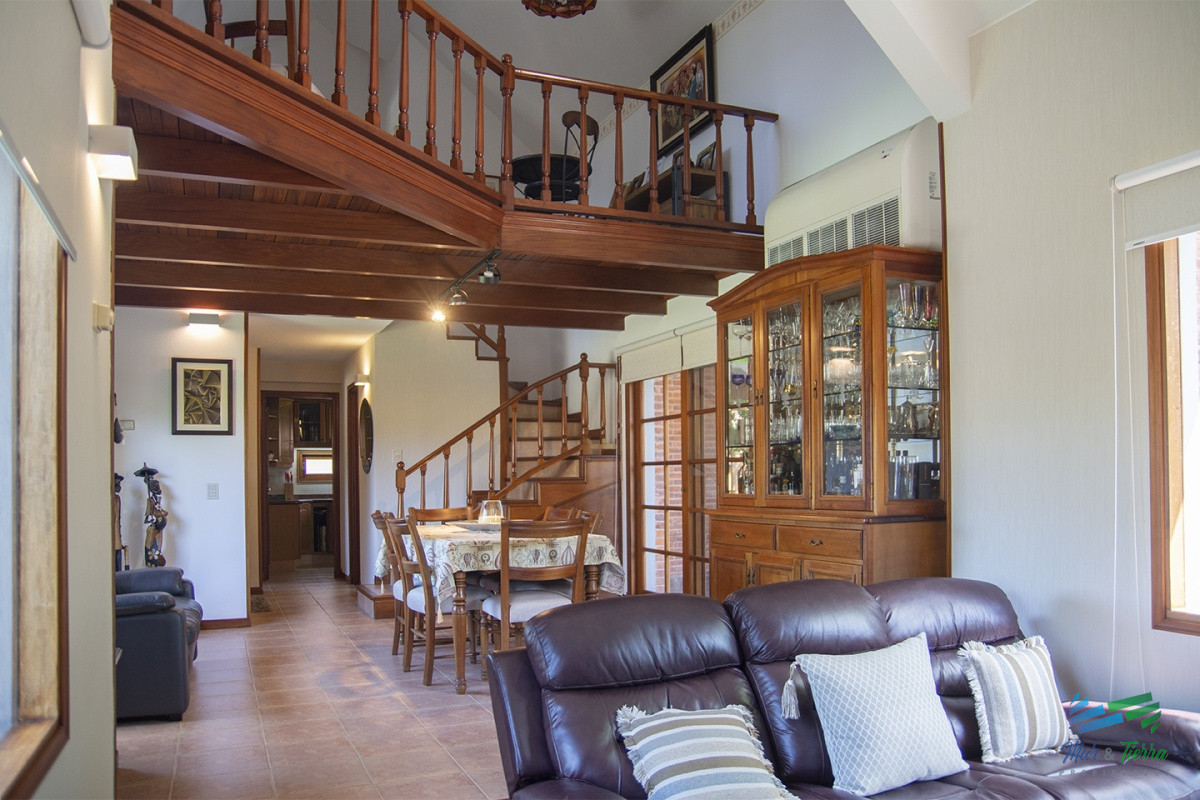 Casa ID.4592 - Venta Hermosa casa de 3 dormitorios en Jardines de Córdoba, Punta del Este con pileta y barbacoa