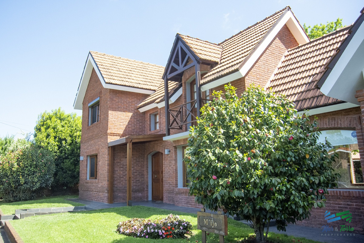 Casa ID.4592 - Venta Hermosa casa de 3 dormitorios en Jardines de Córdoba, Punta del Este con pileta y barbacoa