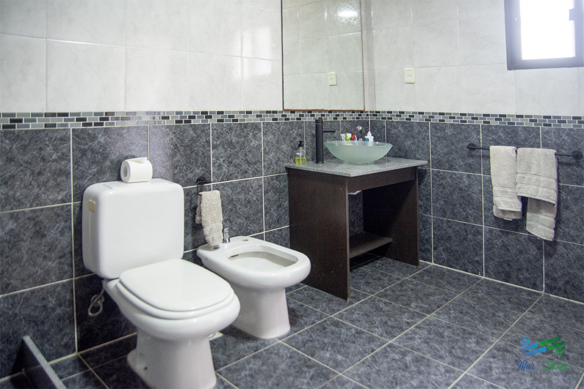 Casa ID.5816 - En venta casa de 5 dormitorios a metros de Playa Mansa, Punta del Este