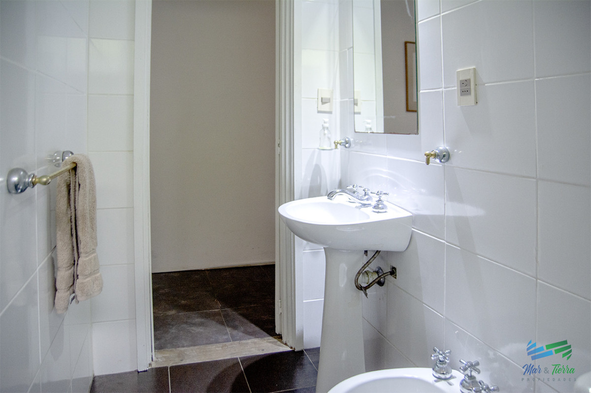 Casa ID.5816 - En venta casa de 5 dormitorios a metros de Playa Mansa, Punta del Este