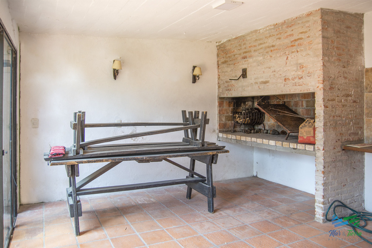 Casa ID.5816 - En venta casa de 5 dormitorios a metros de Playa Mansa, Punta del Este