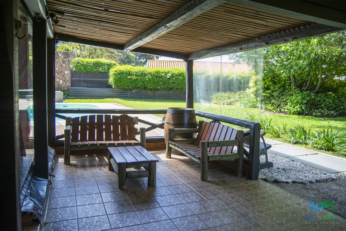 Casa ID.4592 - Venta Hermosa casa de 3 dormitorios en Jardines de Córdoba, Punta del Este con pileta y barbacoa