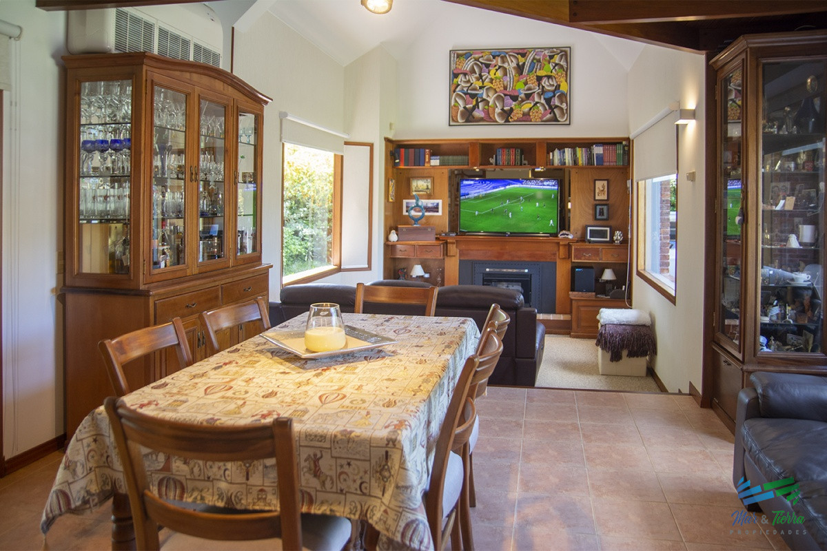 Casa ID.4592 - Venta Hermosa casa de 3 dormitorios en Jardines de Córdoba, Punta del Este con pileta y barbacoa