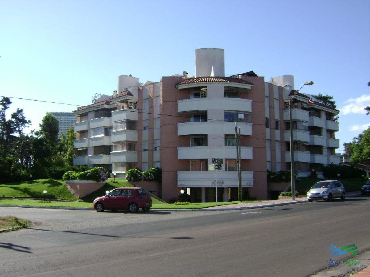 Apartamento ID.5382 - En venta apartamento 3 dormitorios penthouse con parrillero en Mansa - Punta del Este