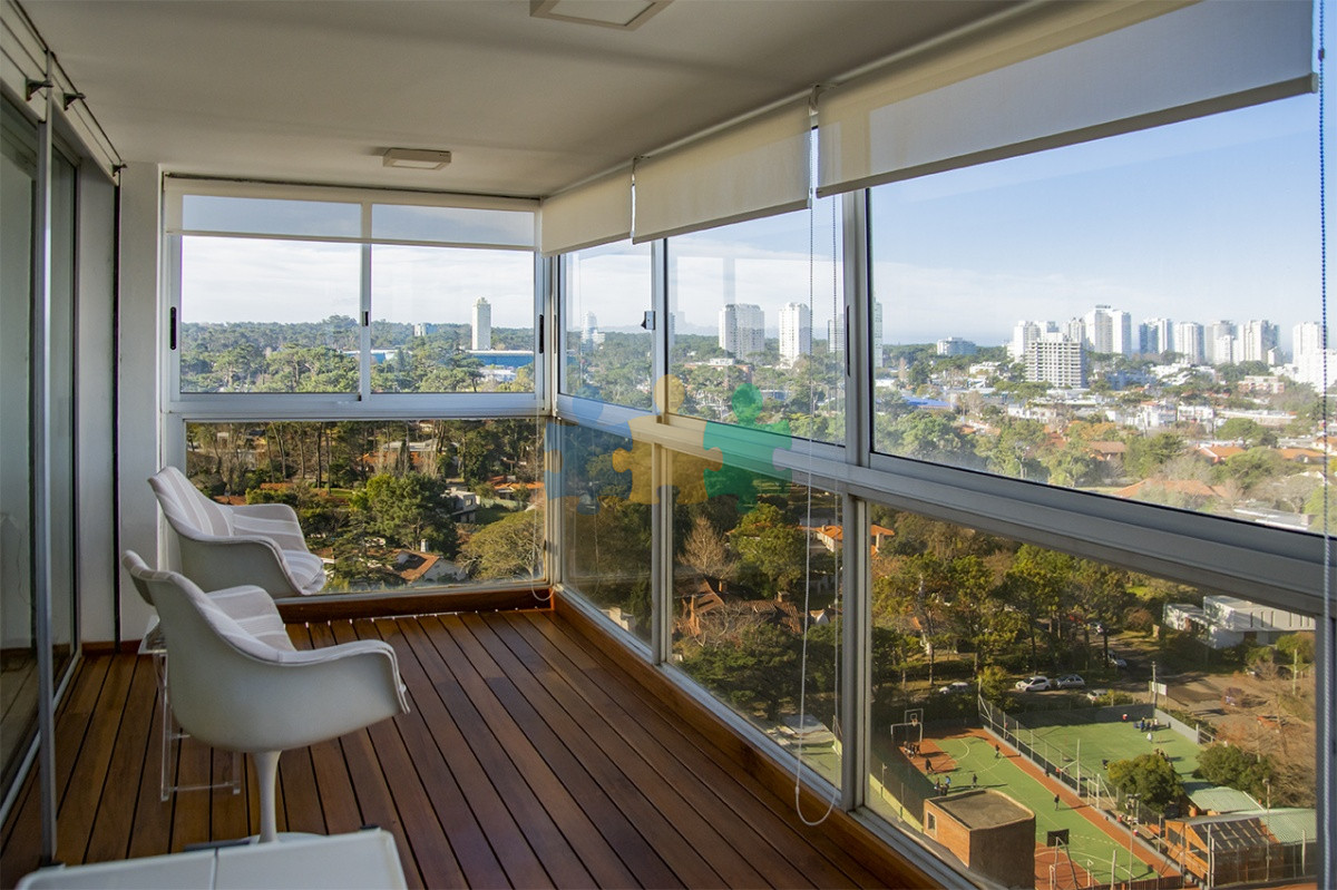Apartamento ID.4057 - Apartamento en venta en Punta del Este, mansa, frente al mar!
