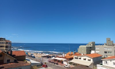 Vende apartamento de 3 dormitorios en Peninsula. Amplia terraza con parrillero propio.  - Ref : EQP4031