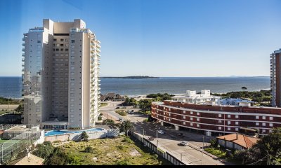 Vende apartamento de 3 dormitorios en Mansa Punta del Este, con excelente ilumminacion. - Ref : EQP6580