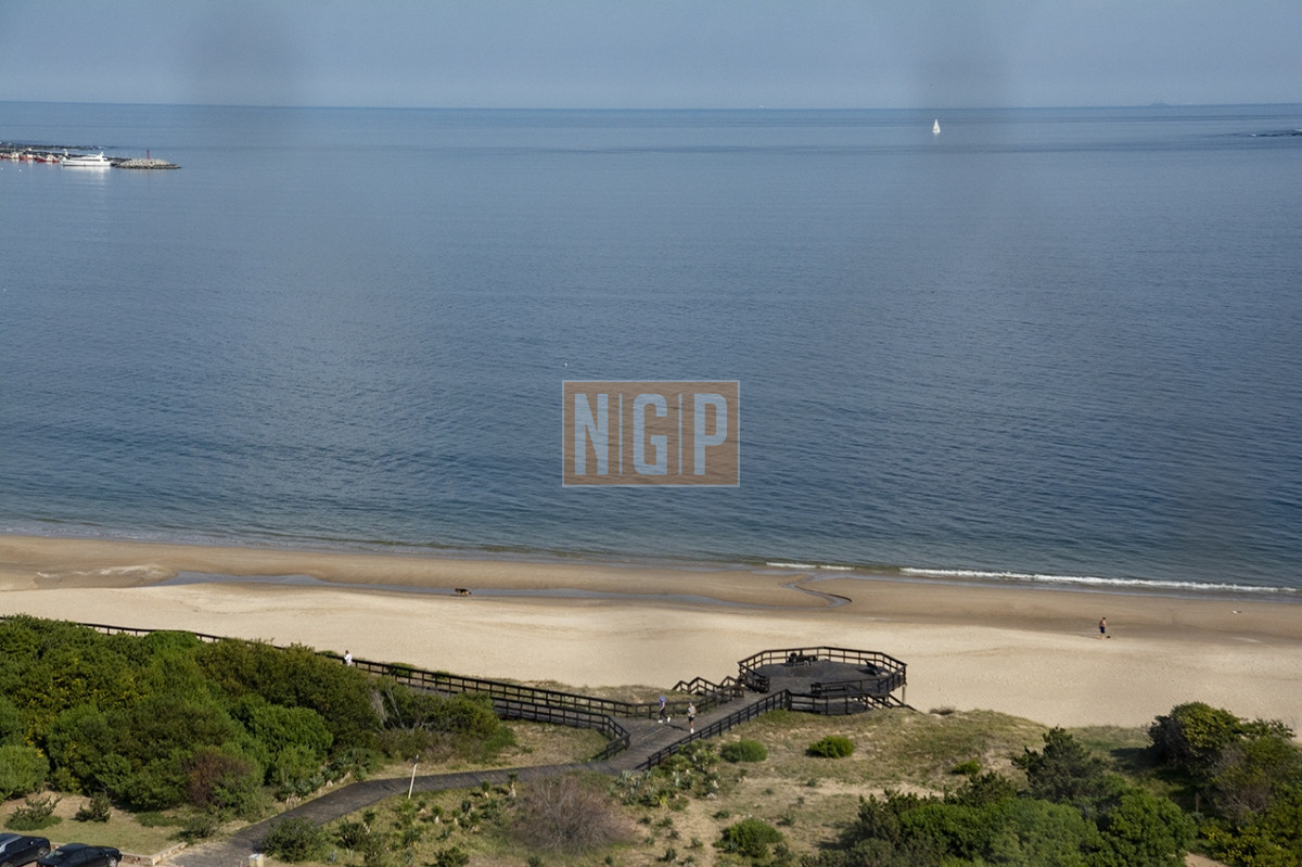 RGVwYXJ0YW1lbnRvIGRlIDMgZG9ybWl0b3Jpb3MgZW4gdmVudGEgZnJlbnRlIGEgUGxheWEgTWFuc2EsIENvcmFsIFRvd2VyIC0gRWRpZmljaW8gLyBUb3JyZSBDb3JhbCBUb3dlciAtIFJlZiA6IFBCSTE1NDA4