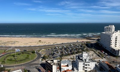 Apartamento en alquiler de 3 dormitorios en Primera Linea de Playa Mansa , Punta del este