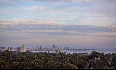 Vende apartamento de 3 dormitorios en Roosevelt  Punta del Este
