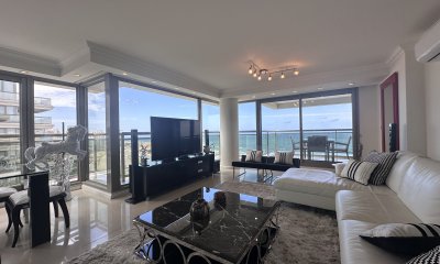 Vende apartamento esquinero de 3 dormitorios en Imperiale, Punta del Este