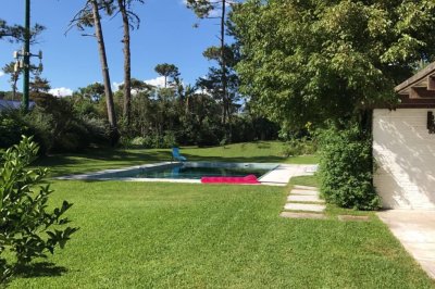 vende casa en la mejor zona de playa mansa, punta del este  - ngp29648c