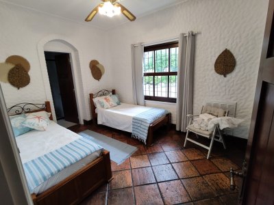 vende casa en la mejor zona de playa mansa, punta del este  - ngp29648c