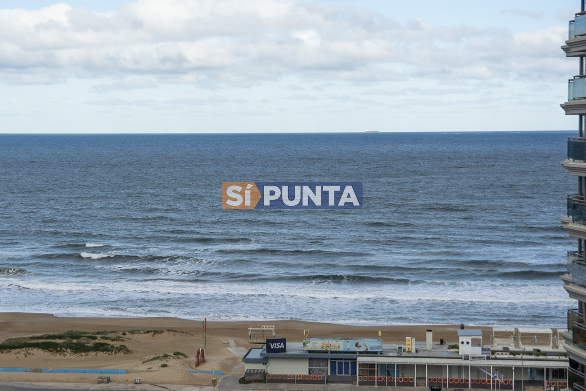 Venta Apartamento 3 dormitorios en torre de jerarquía, Imperiale zona Brava, parada 1, Punta del este. - SPT7765A