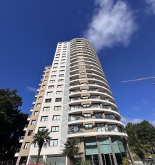 En venta apartamento con excelente vista, de 3 dormitorios en Roosevelt.