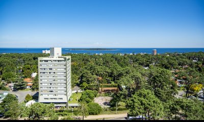 En venta apartamento de 3 dormitorios con muy buena vista a la bahía, Punta del Este.