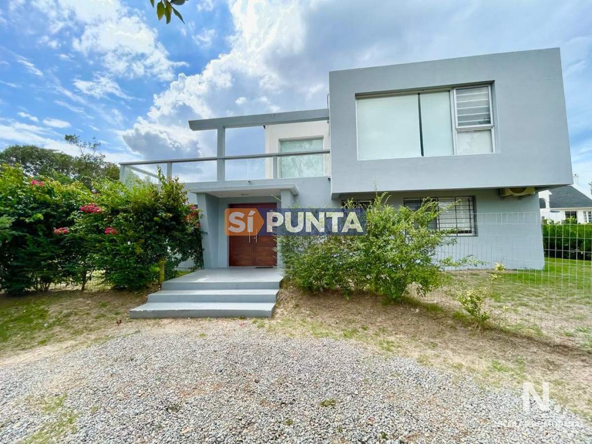 casa en venta a pocas cuadras del mar, 4 dormitorios en zona brava punta del este - spt8509c